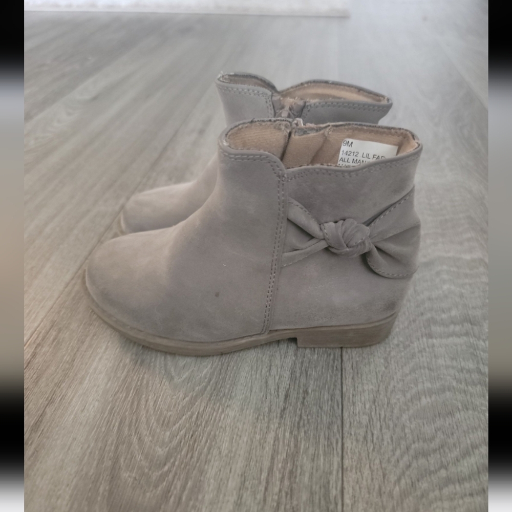 Girls boots. Size 9